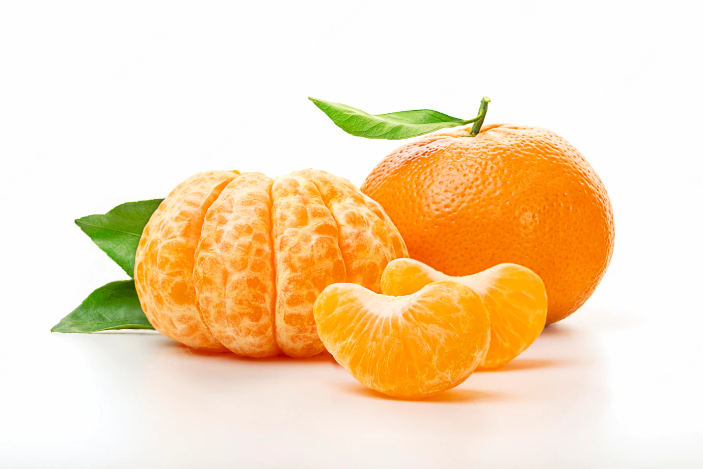isolated-tangerines-half-peeled-tangerine-whole-mandarin-orange-fruit-with-green-leaves-isolated-white-background-close-up_95544-250